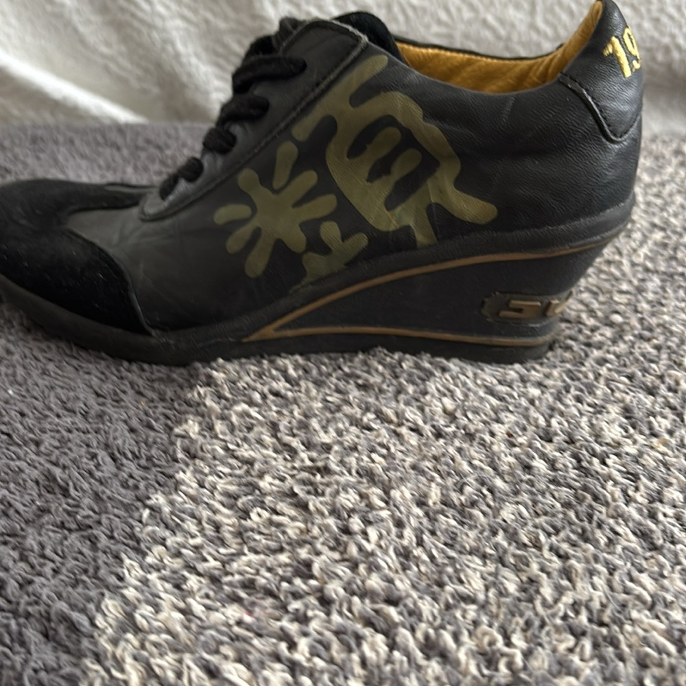 Shoes - Picture 3 of 6